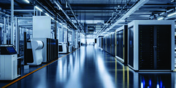 O boom de data centers e IA pressiona e redesenha a conectividade óptica no Brasil